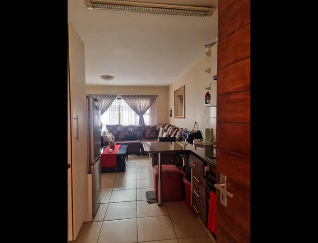 2 BEDROOM TOWNHOUSE FOR SALE IN PRIMROSE HILL